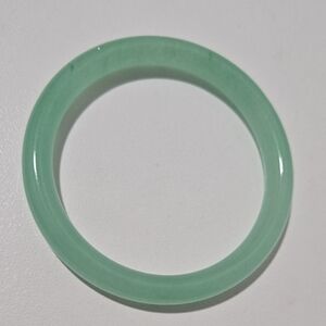 Green Jade-Look Round Bangle Bracelet
